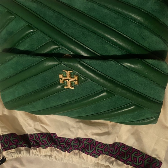 ory Burch Women's Kira Chevron Bombe Convertible Leather Shoulder Bag - Picture 2 of 6